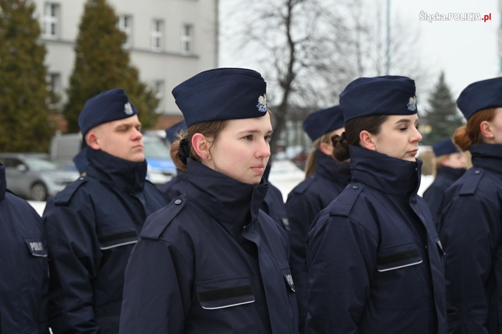 Zdjęcie w galerii na portalu naszwodzislaw.com: Nowi śląscy policjanci złożyli ślubowanie [FOTO i WIDEO] wiadomości z regionu