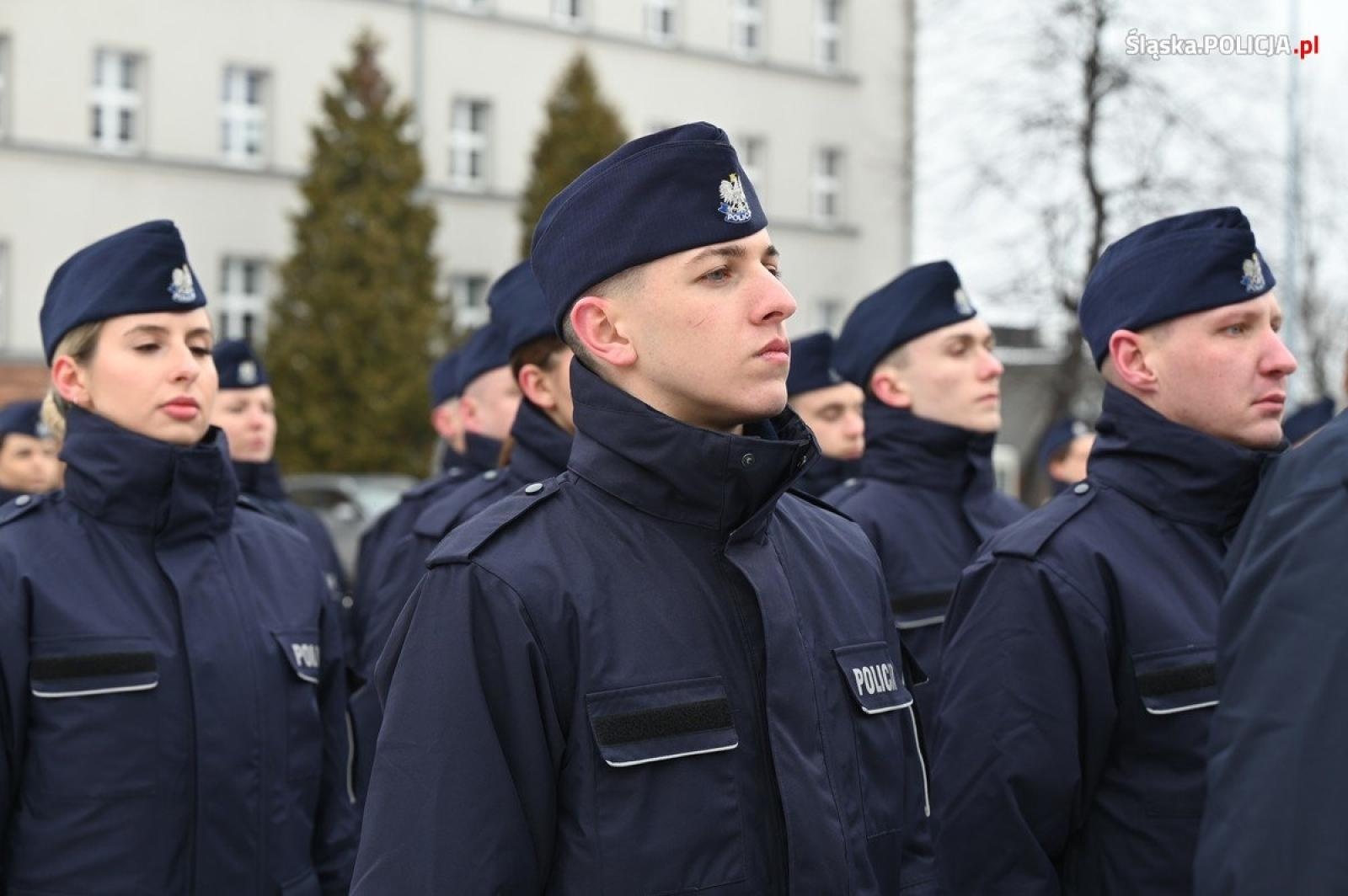 Zdjęcie w galerii na portalu naszwodzislaw.com: Nowi śląscy policjanci złożyli ślubowanie [FOTO i WIDEO] wiadomości z regionu