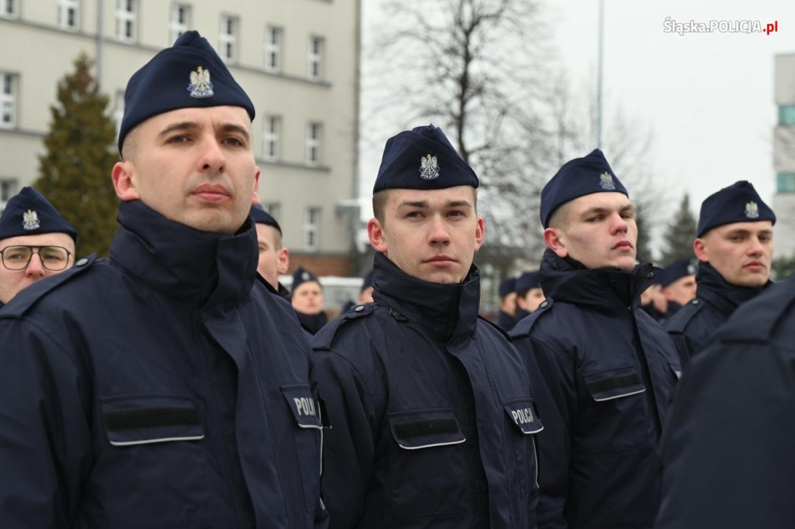 Zdjęcie w galerii na portalu naszwodzislaw.com: Nowi śląscy policjanci złożyli ślubowanie [FOTO i WIDEO] wiadomości z regionu