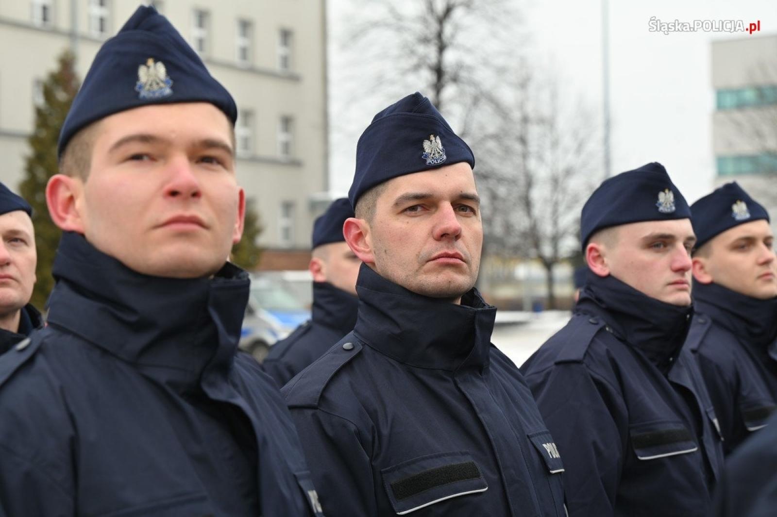 Zdjęcie w galerii na portalu naszwodzislaw.com: Nowi śląscy policjanci złożyli ślubowanie [FOTO i WIDEO] wiadomości z regionu