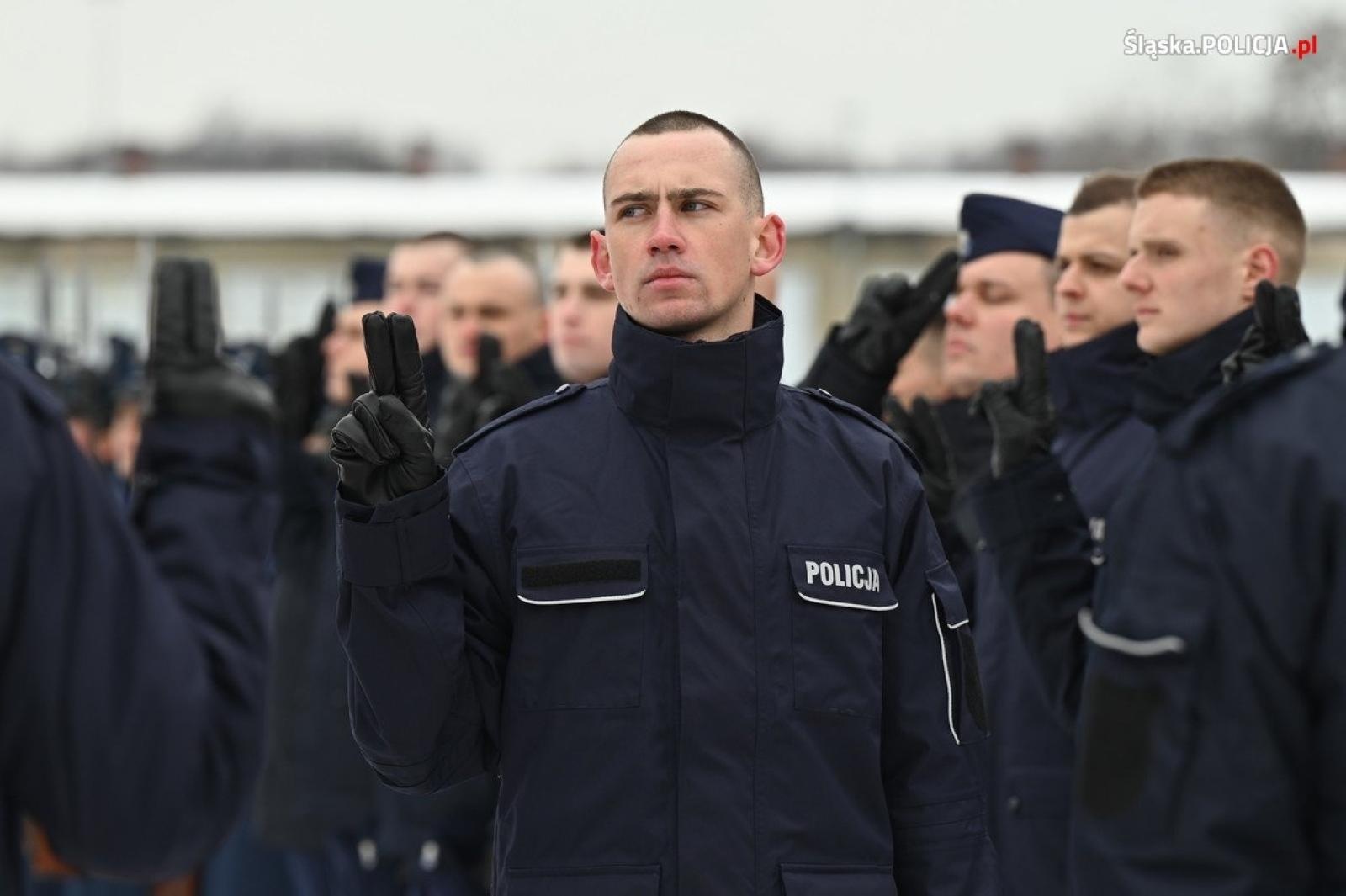 Zdjęcie w galerii na portalu naszwodzislaw.com: Nowi śląscy policjanci złożyli ślubowanie [FOTO i WIDEO] wiadomości z regionu