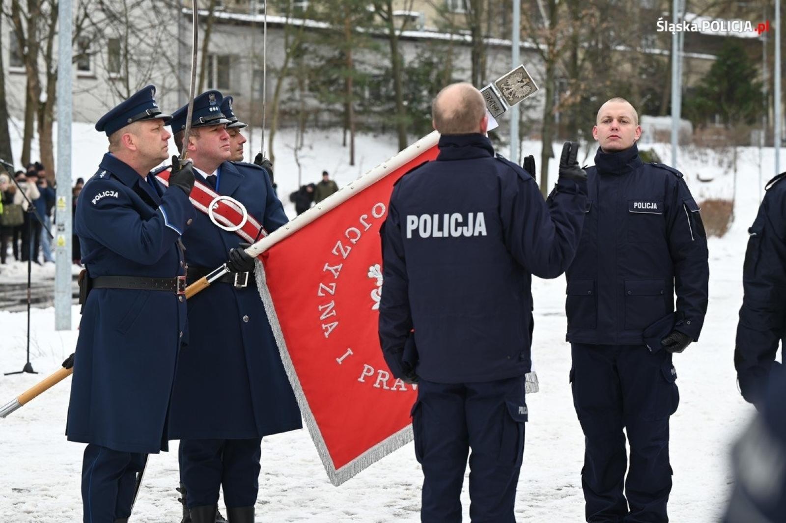 Zdjęcie w galerii na portalu naszwodzislaw.com: Nowi śląscy policjanci złożyli ślubowanie [FOTO i WIDEO] wiadomości z regionu