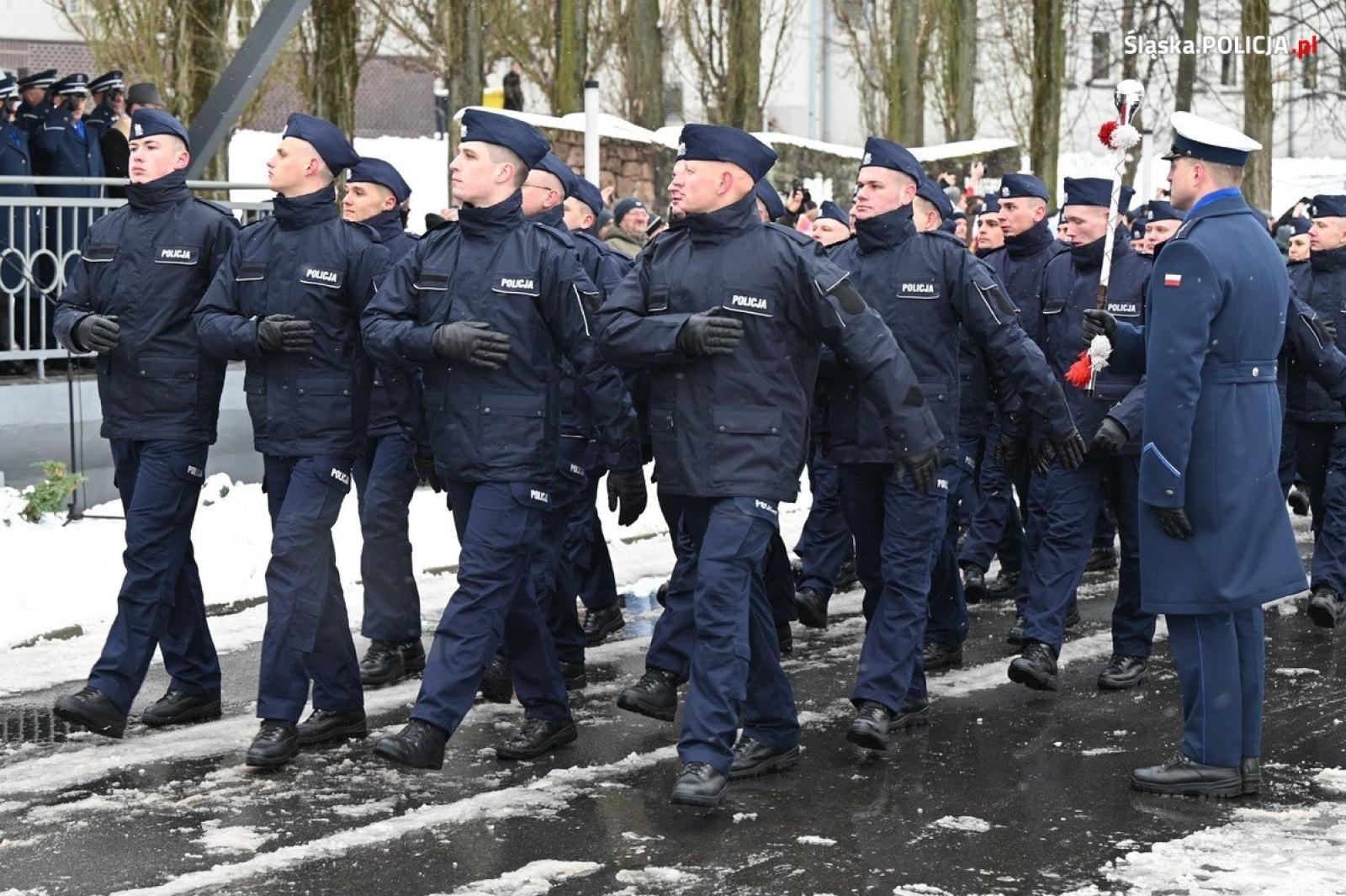Zdjęcie w galerii na portalu naszwodzislaw.com: Nowi śląscy policjanci złożyli ślubowanie [FOTO i WIDEO] wiadomości z regionu