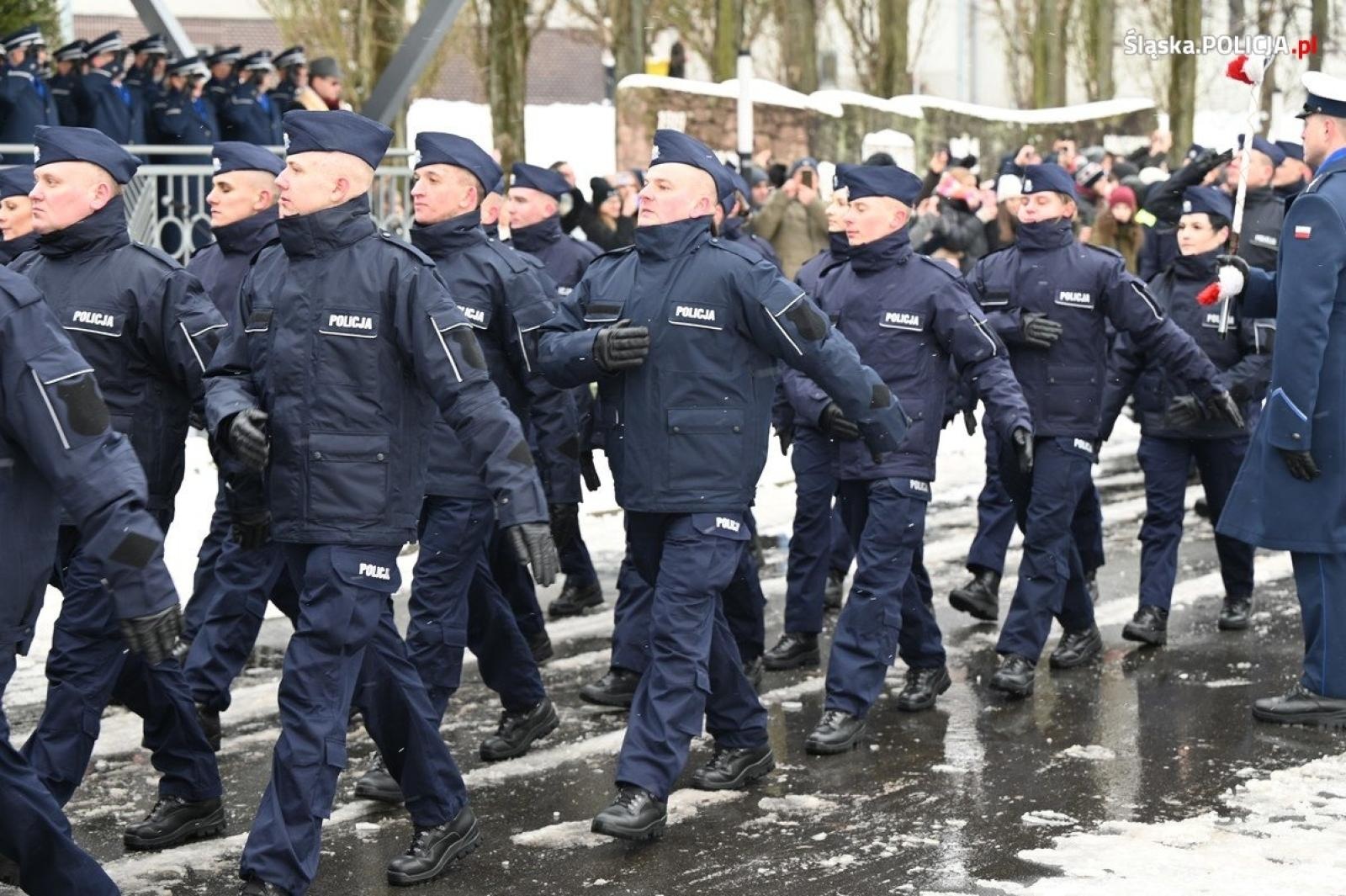 Zdjęcie w galerii na portalu naszwodzislaw.com: Nowi śląscy policjanci złożyli ślubowanie [FOTO i WIDEO] wiadomości z regionu