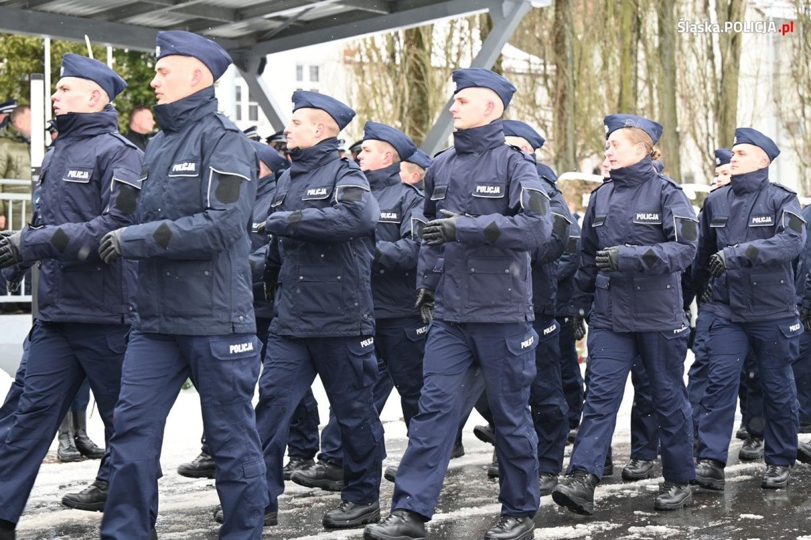 Zdjęcie w galerii na portalu naszwodzislaw.com: Nowi śląscy policjanci złożyli ślubowanie [FOTO i WIDEO] wiadomości z regionu