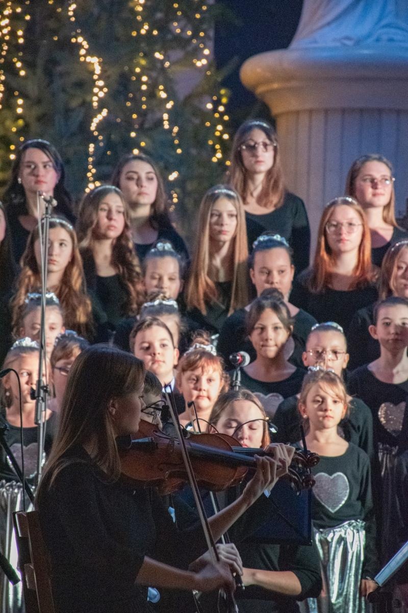Zdjęcie w galerii na portalu naszwodzislaw.com: Koncert kolęd z owacjami na stojąco [FOTO i WIDEO] wiadomości z regionu