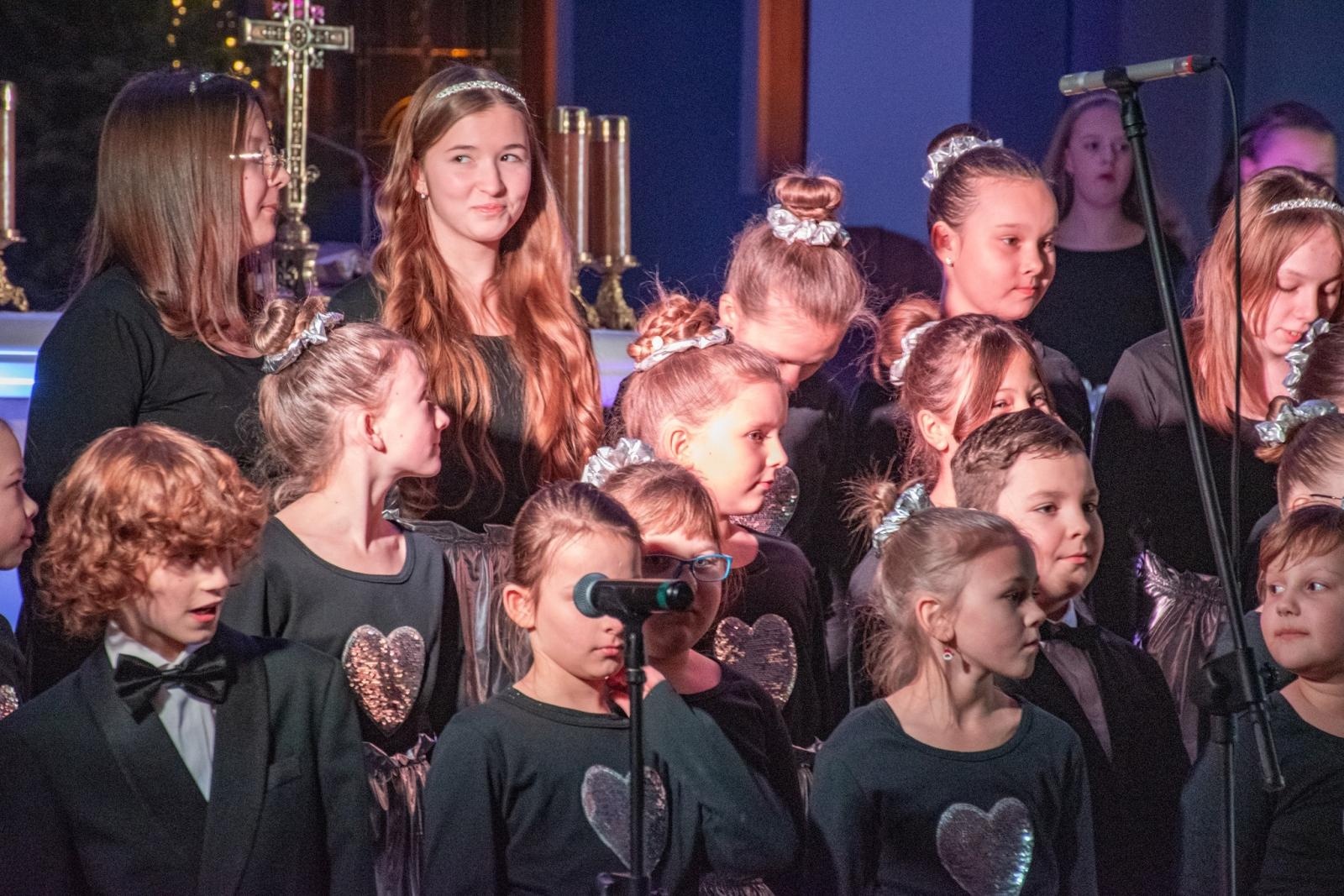 Zdjęcie w galerii na portalu naszwodzislaw.com: Koncert kolęd z owacjami na stojąco [FOTO i WIDEO] wiadomości z regionu