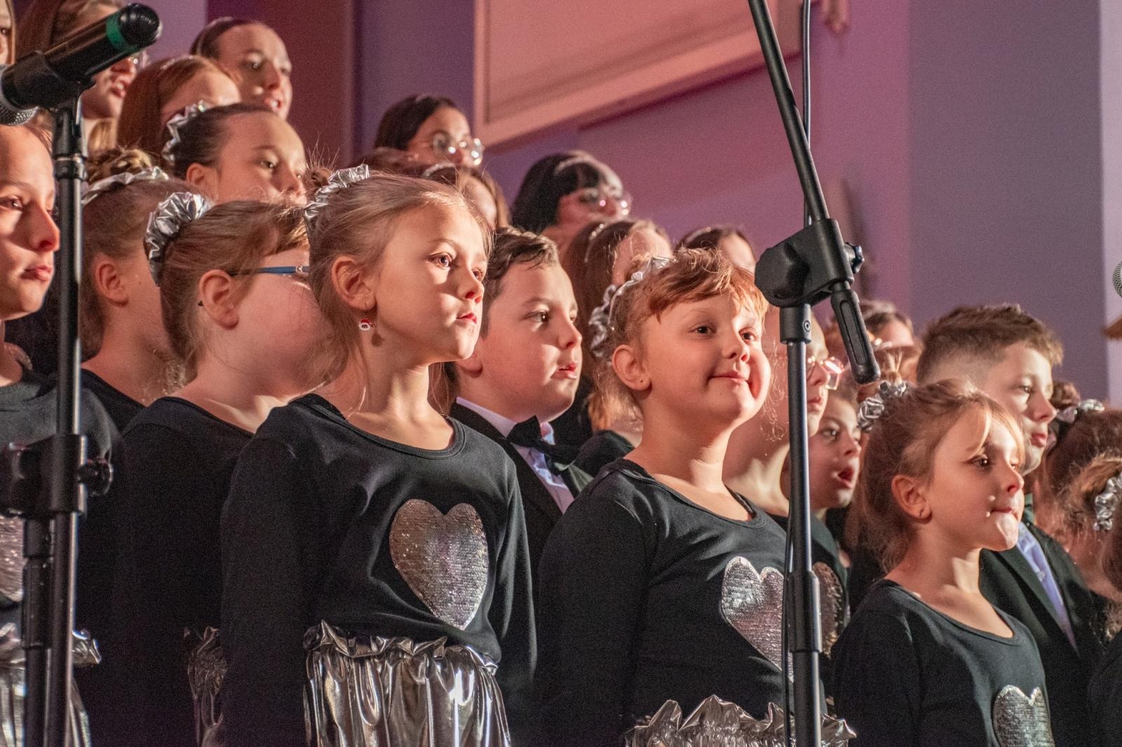 Zdjęcie w galerii na portalu naszwodzislaw.com: Koncert kolęd z owacjami na stojąco [FOTO i WIDEO] wiadomości z regionu