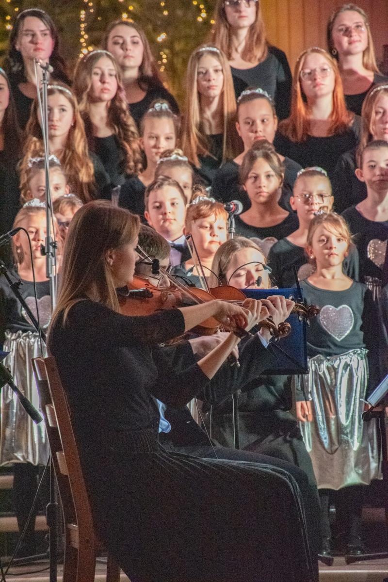 Zdjęcie w galerii na portalu naszwodzislaw.com: Koncert kolęd z owacjami na stojąco [FOTO i WIDEO] wiadomości z regionu