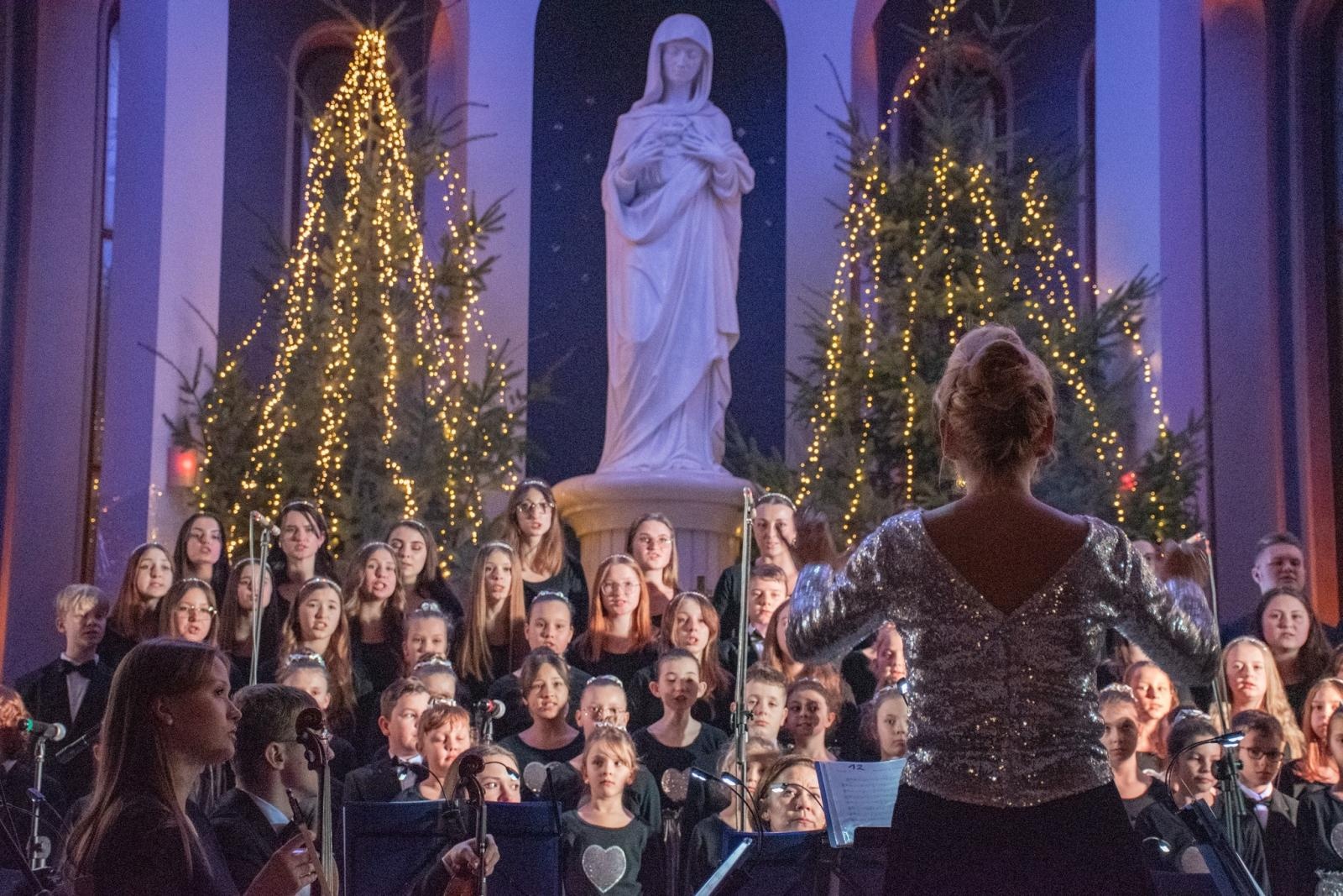 Zdjęcie w galerii na portalu naszwodzislaw.com: Koncert kolęd z owacjami na stojąco [FOTO i WIDEO] wiadomości z regionu