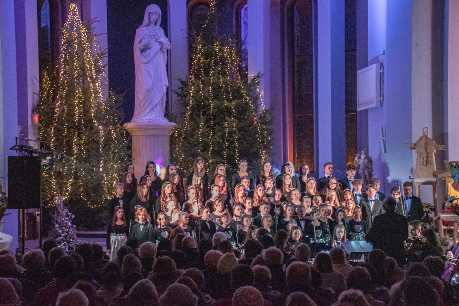 Zdjęcie w galerii na portalu naszwodzislaw.com: Koncert kolęd z owacjami na stojąco [FOTO i WIDEO] wiadomości z regionu