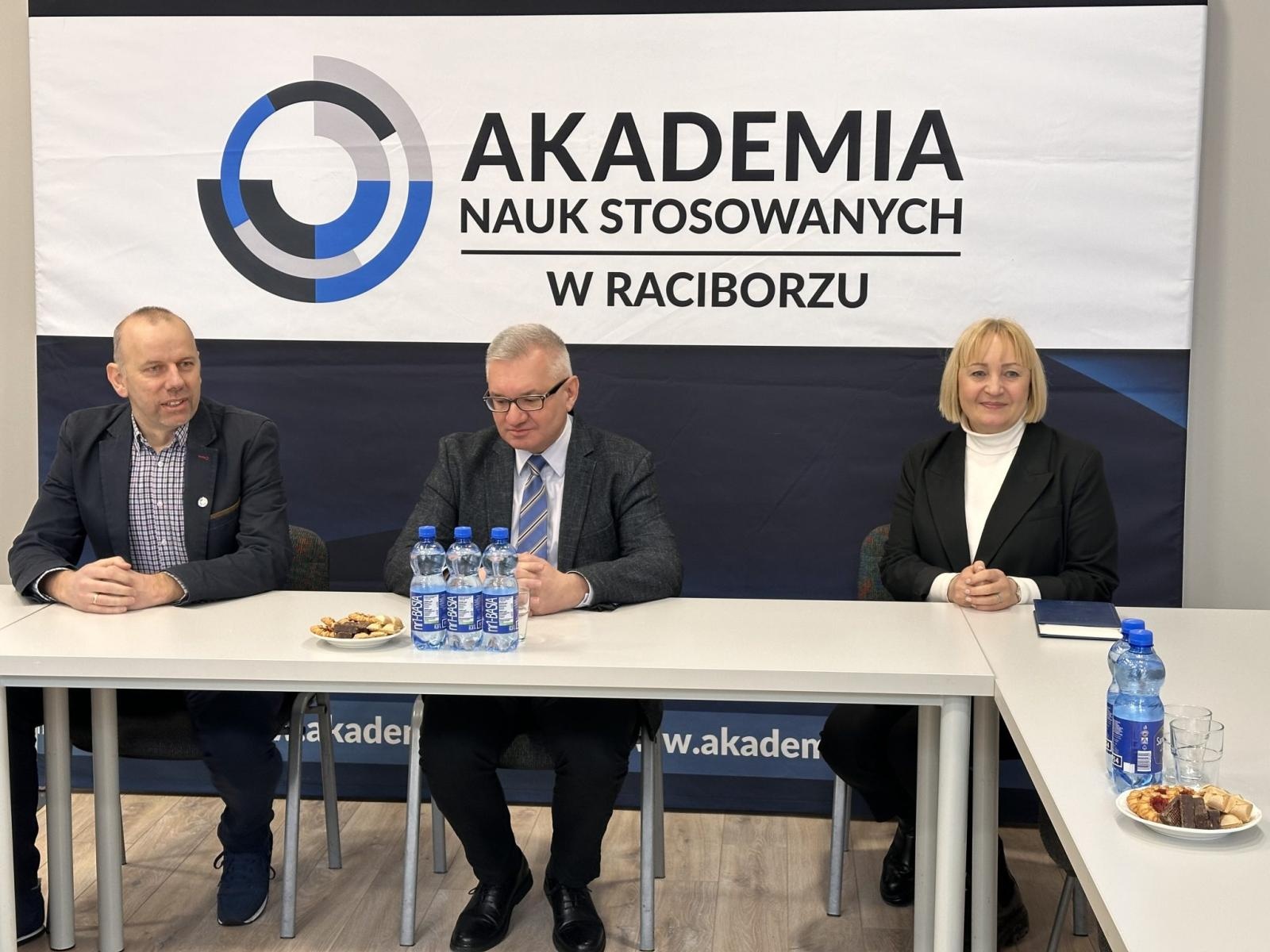 Zdjęcie w galerii na portalu naszwodzislaw.com: Nowa Rada Uczelniana Samorządu Studenckiego spotkała się z władzami Uczelni wiadomości z regionu