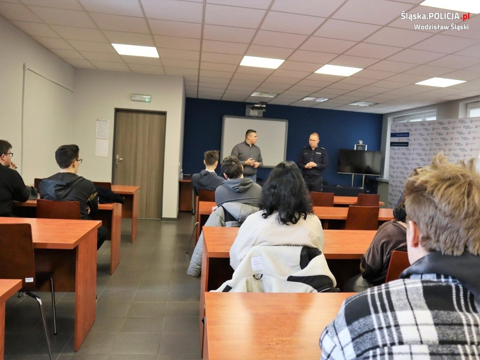 Zdjęcie w galerii na portalu naszwodzislaw.com: Kolejne spotkanie w ramach współpracy policji i Urzędu Pracy wiadomości z regionu