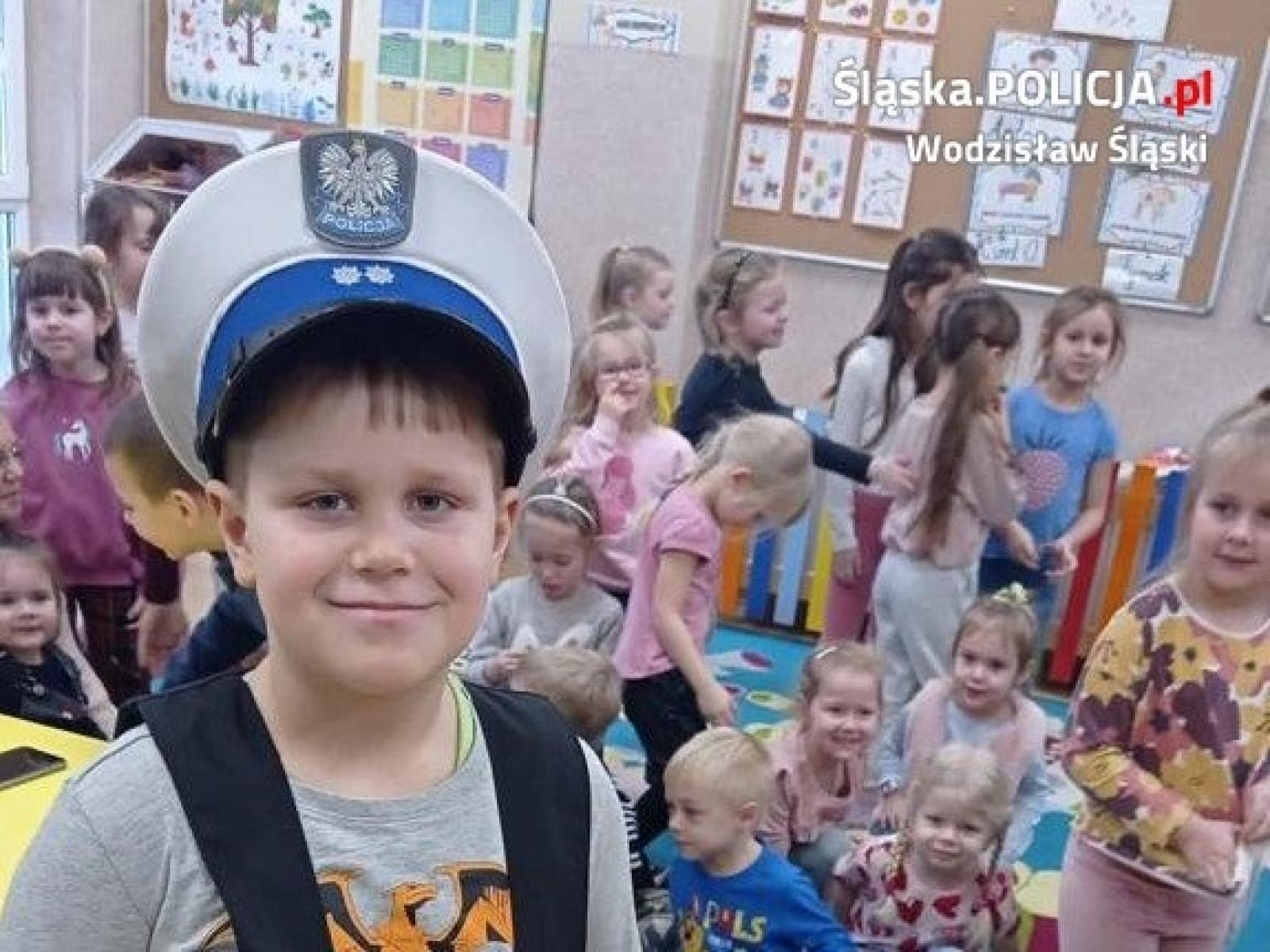 Zdjęcie w galerii na portalu naszwodzislaw.com: Z najmłodszymi o bezpieczeństwie w ruchu drogowym wiadomości z regionu