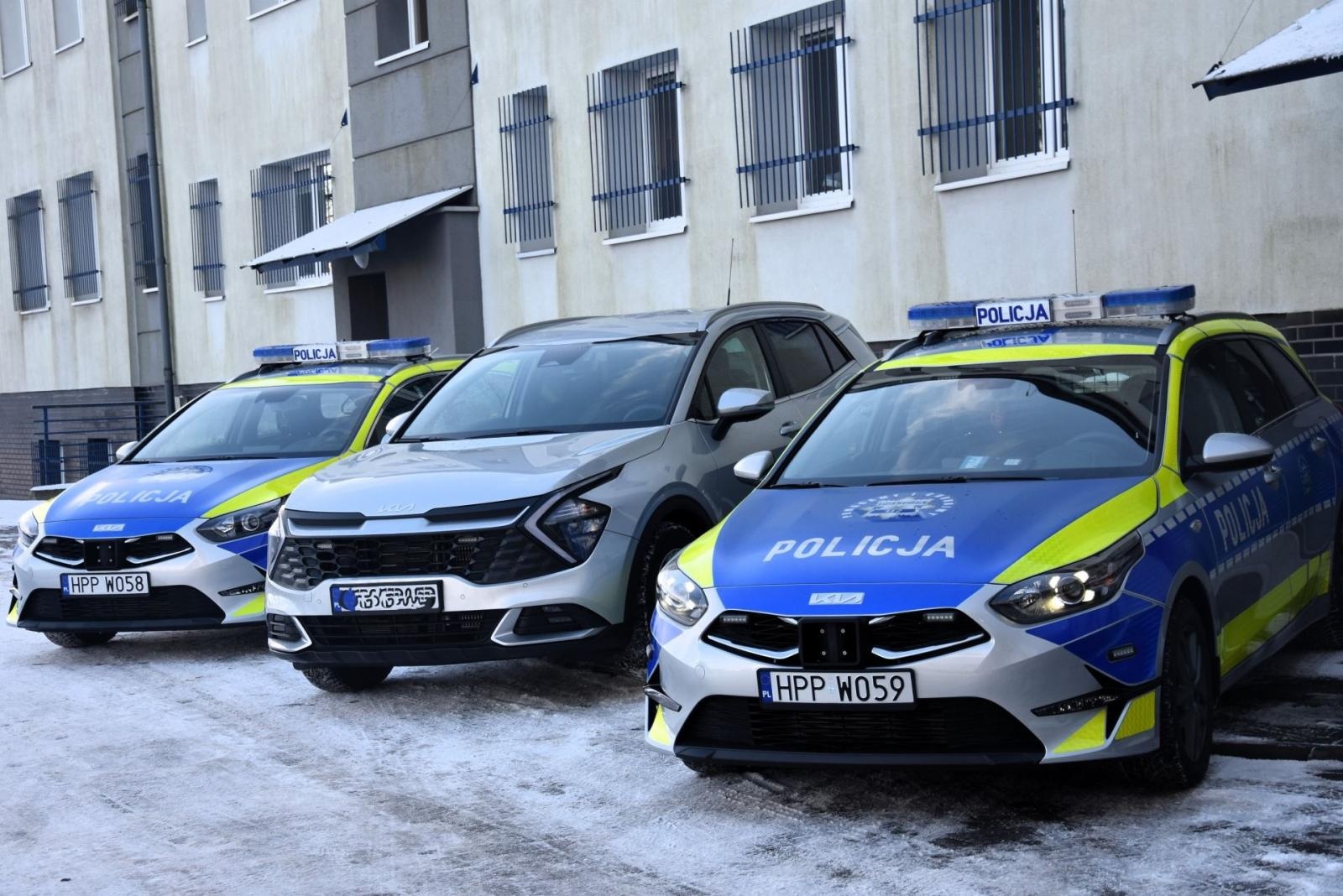 Zdjęcie w galerii na portalu naszwodzislaw.com: Wodzisławska policja ma trzy nowe wozy wiadomości z regionu