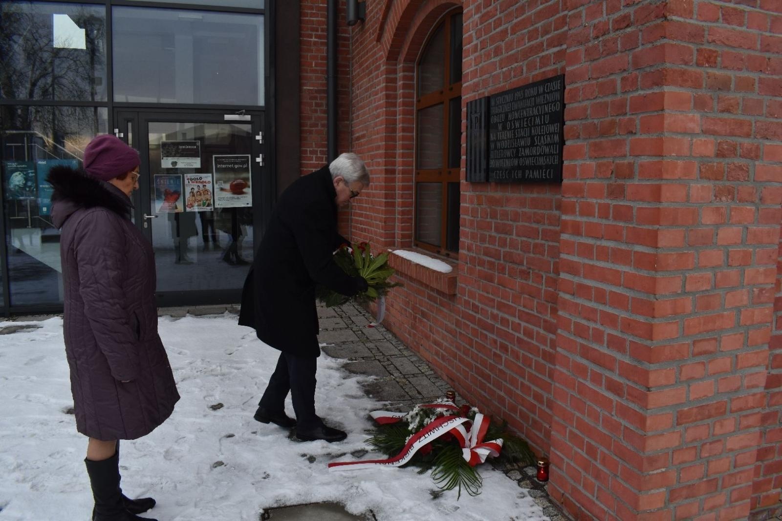 Zdjęcie w galerii na portalu naszwodzislaw.com: Władze powiatu pamiętają o Marszu Śmierci wiadomości z regionu