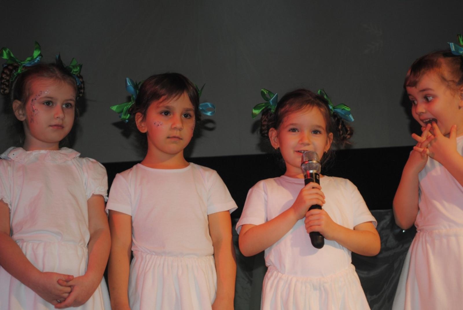 Zdjęcie w galerii na portalu naszwodzislaw.com: Magiczny koncert charytatywny w Gołkowicach. Dzieci wystąpiły dla potrzebującej rodziny [FOTO] wiadomości z regionu