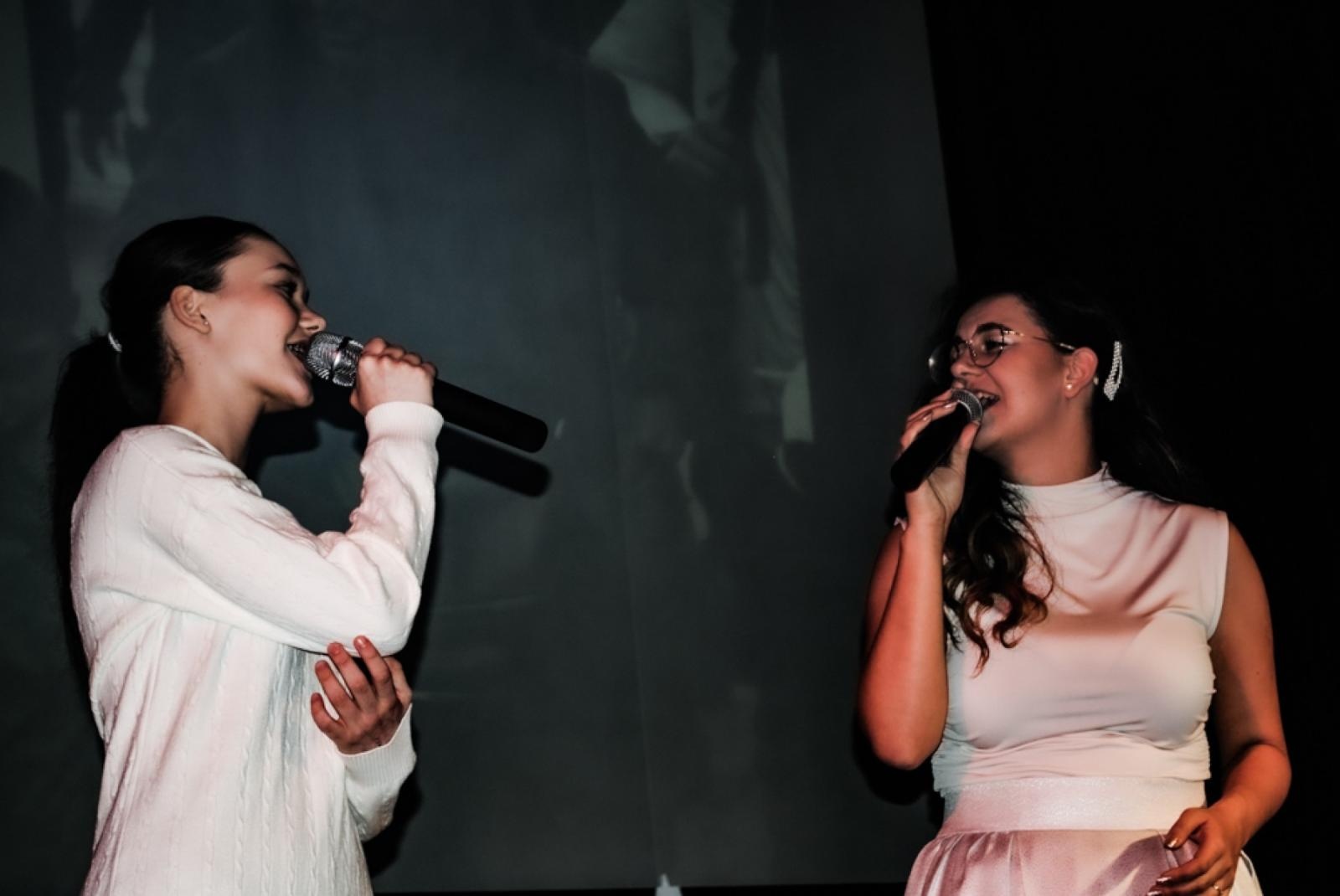 Zdjęcie w galerii na portalu naszwodzislaw.com: Magiczny koncert charytatywny w Gołkowicach. Dzieci wystąpiły dla potrzebującej rodziny [FOTO] wiadomości z regionu