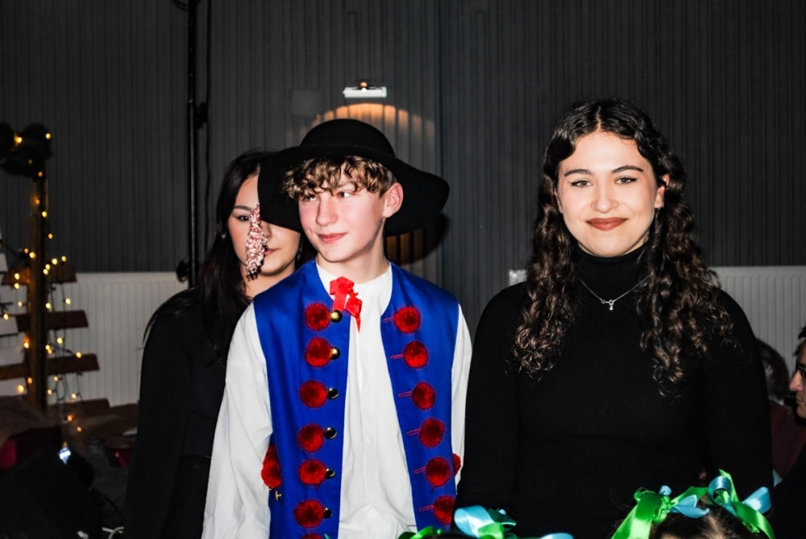 Zdjęcie w galerii na portalu naszwodzislaw.com: Magiczny koncert charytatywny w Gołkowicach. Dzieci wystąpiły dla potrzebującej rodziny [FOTO] wiadomości z regionu