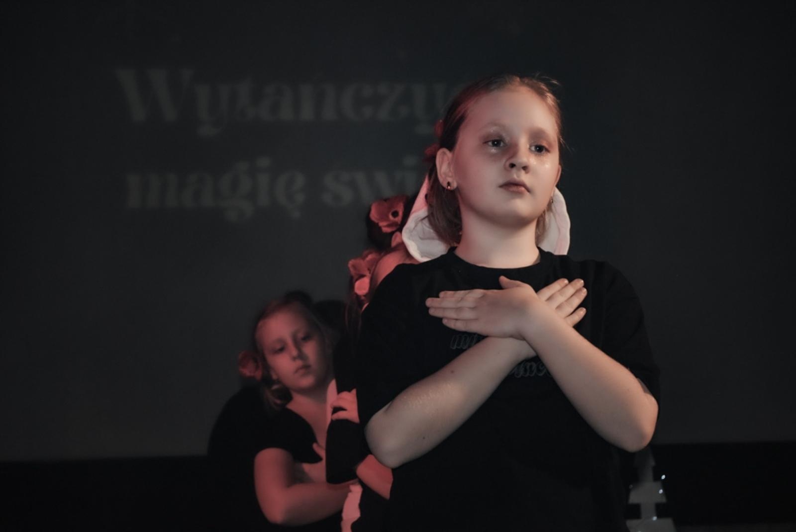 Zdjęcie w galerii na portalu naszwodzislaw.com: Magiczny koncert charytatywny w Gołkowicach. Dzieci wystąpiły dla potrzebującej rodziny [FOTO] wiadomości z regionu