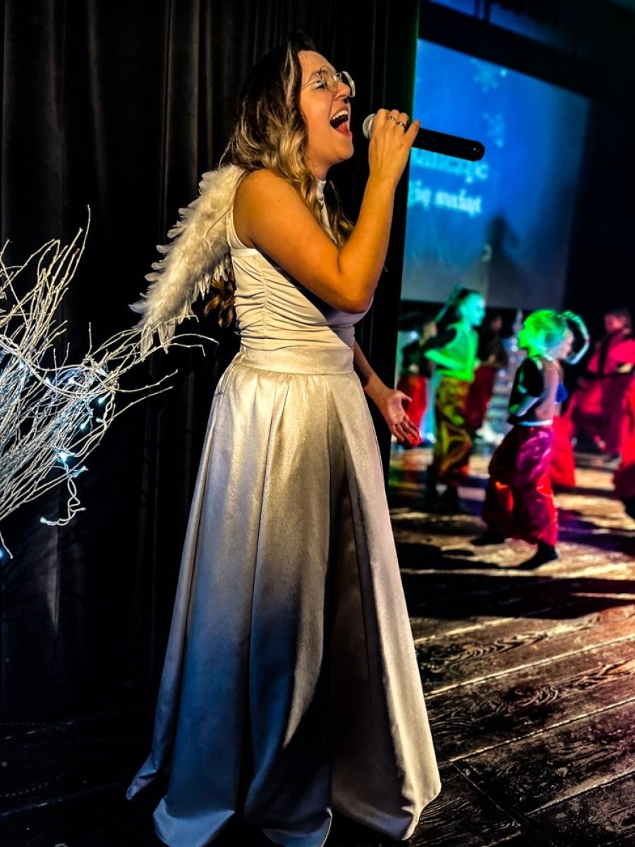Zdjęcie w galerii na portalu naszwodzislaw.com: Magiczny koncert charytatywny w Gołkowicach. Dzieci wystąpiły dla potrzebującej rodziny [FOTO] wiadomości z regionu