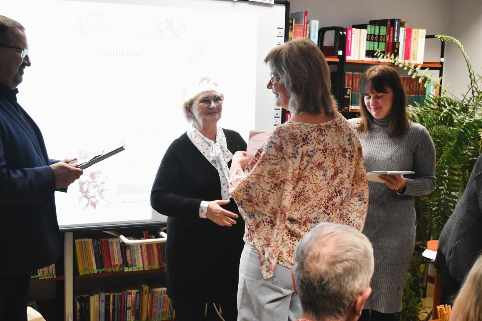 Zdjęcie w galerii na portalu naszwodzislaw.com: W czytaniu siła! Rekordzista z Gminy Godów przeczytał ponad 250 książek w ciągu roku wiadomości z regionu