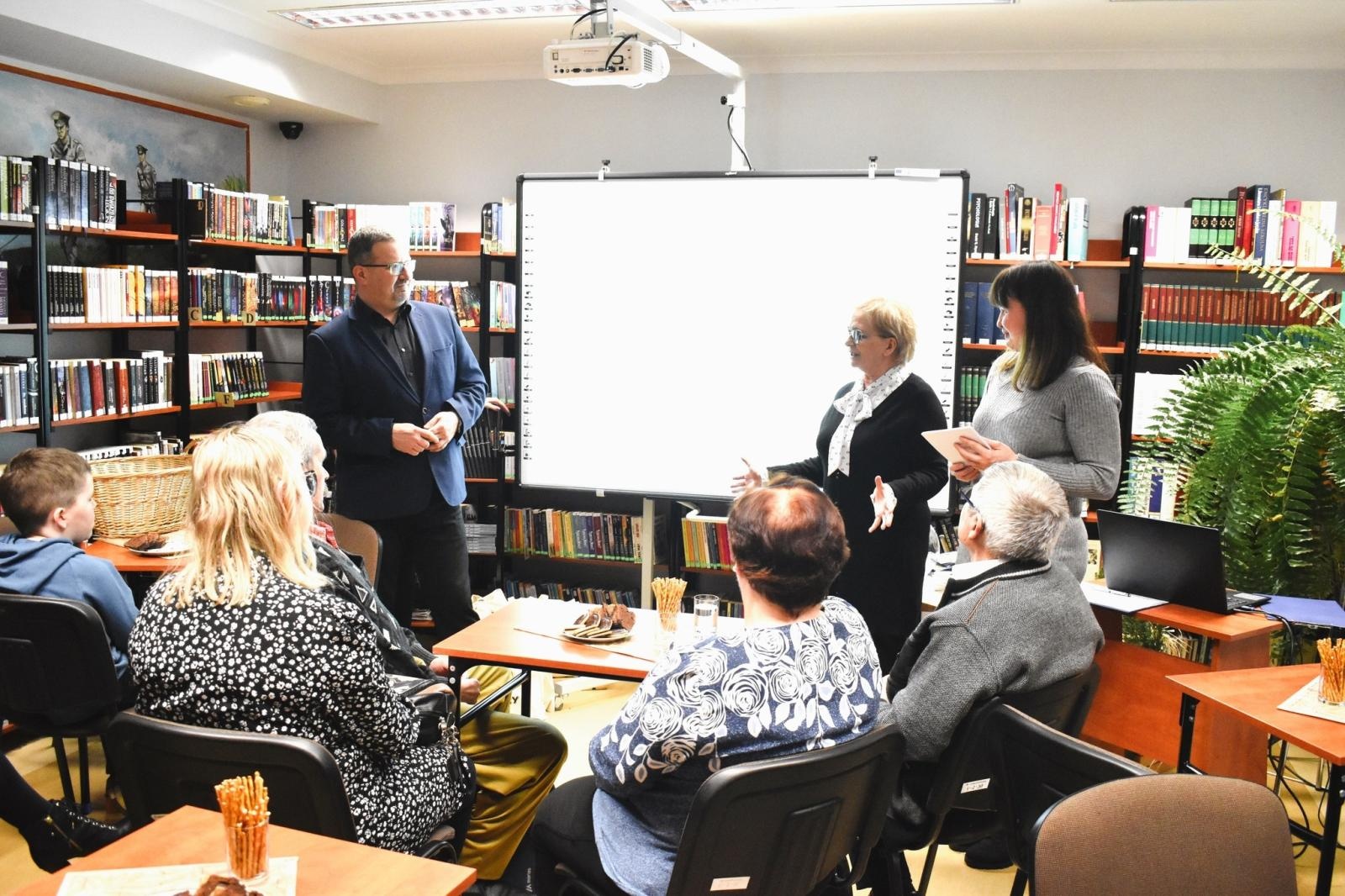 Zdjęcie w galerii na portalu naszwodzislaw.com: W czytaniu siła! Rekordzista z Gminy Godów przeczytał ponad 250 książek w ciągu roku wiadomości z regionu