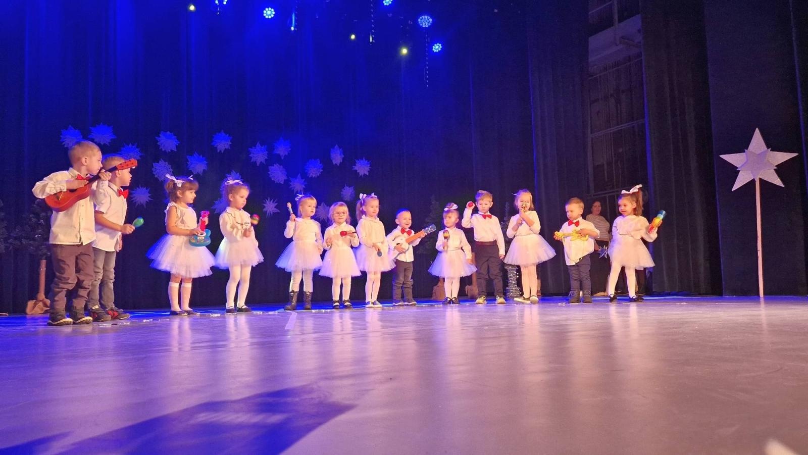 Zdjęcie w galerii na portalu naszwodzislaw.com: Pszowskie przedszkolaki w świątecznym klimacie wiadomości z regionu