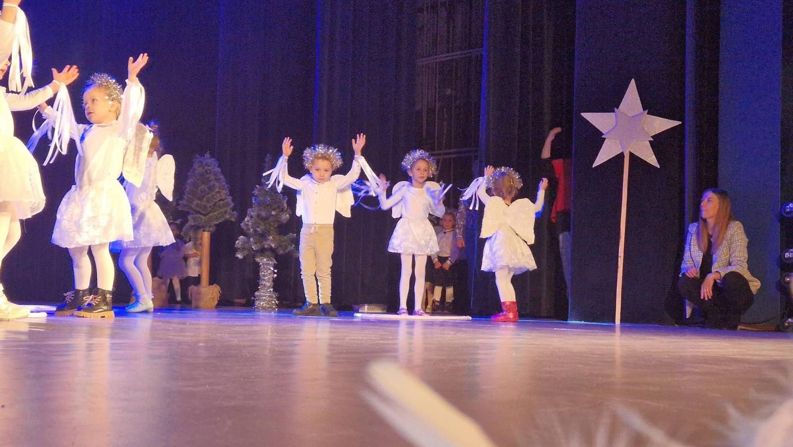 Zdjęcie w galerii na portalu naszwodzislaw.com: Pszowskie przedszkolaki w świątecznym klimacie wiadomości z regionu