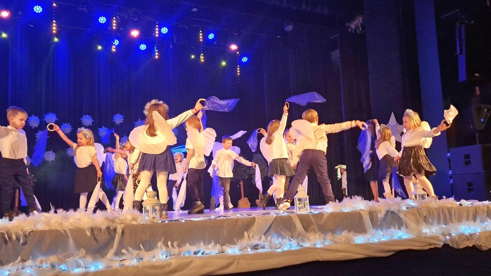 Zdjęcie w galerii na portalu naszwodzislaw.com: Pszowskie przedszkolaki w świątecznym klimacie wiadomości z regionu