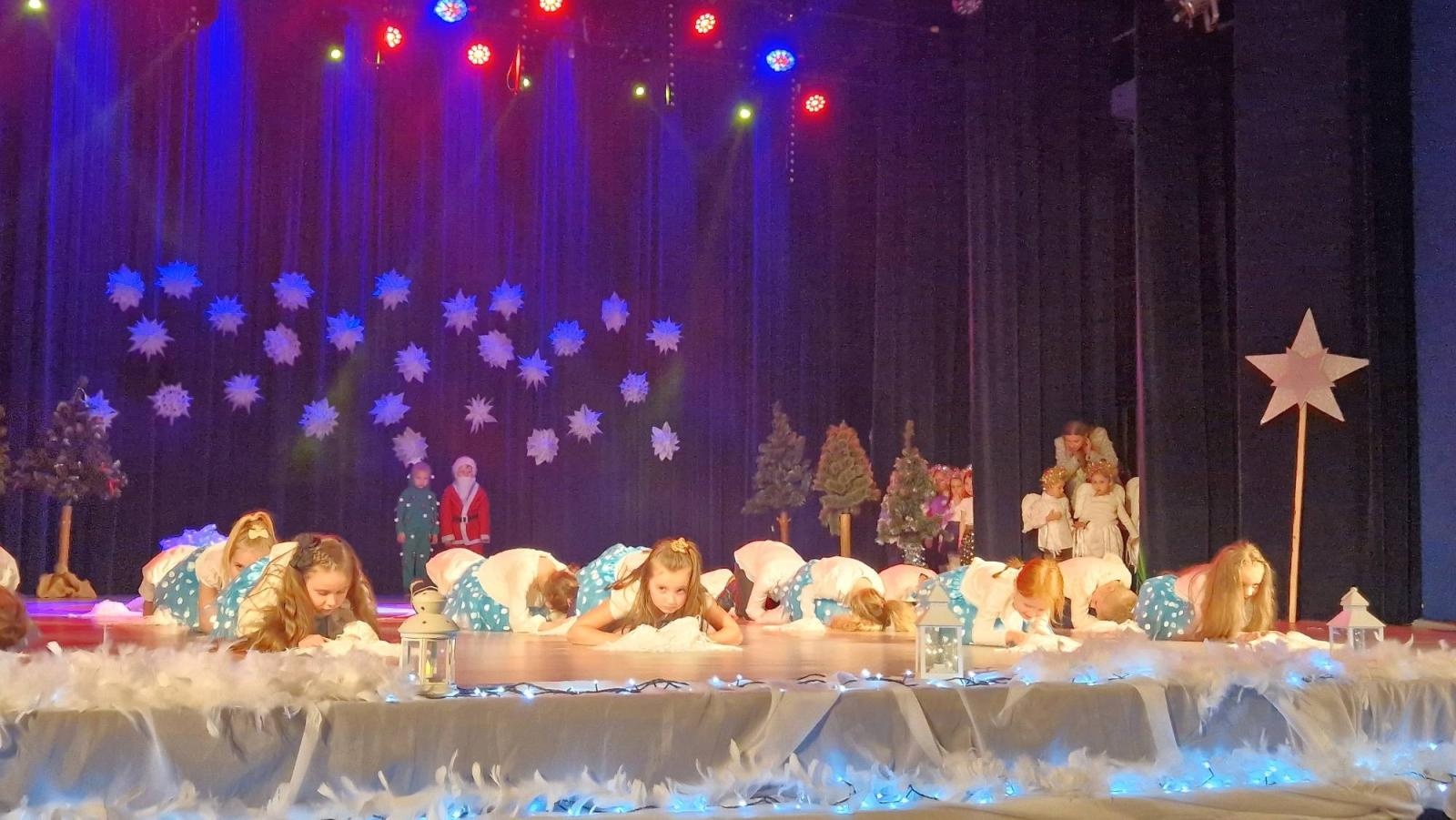 Zdjęcie w galerii na portalu naszwodzislaw.com: Pszowskie przedszkolaki w świątecznym klimacie wiadomości z regionu