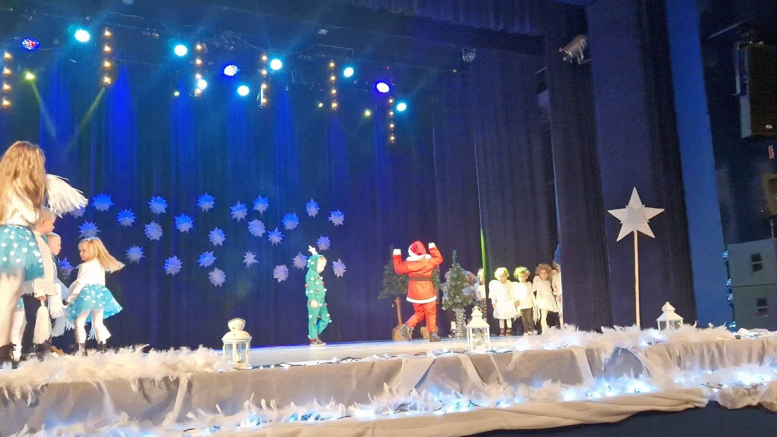 Zdjęcie w galerii na portalu naszwodzislaw.com: Pszowskie przedszkolaki w świątecznym klimacie wiadomości z regionu