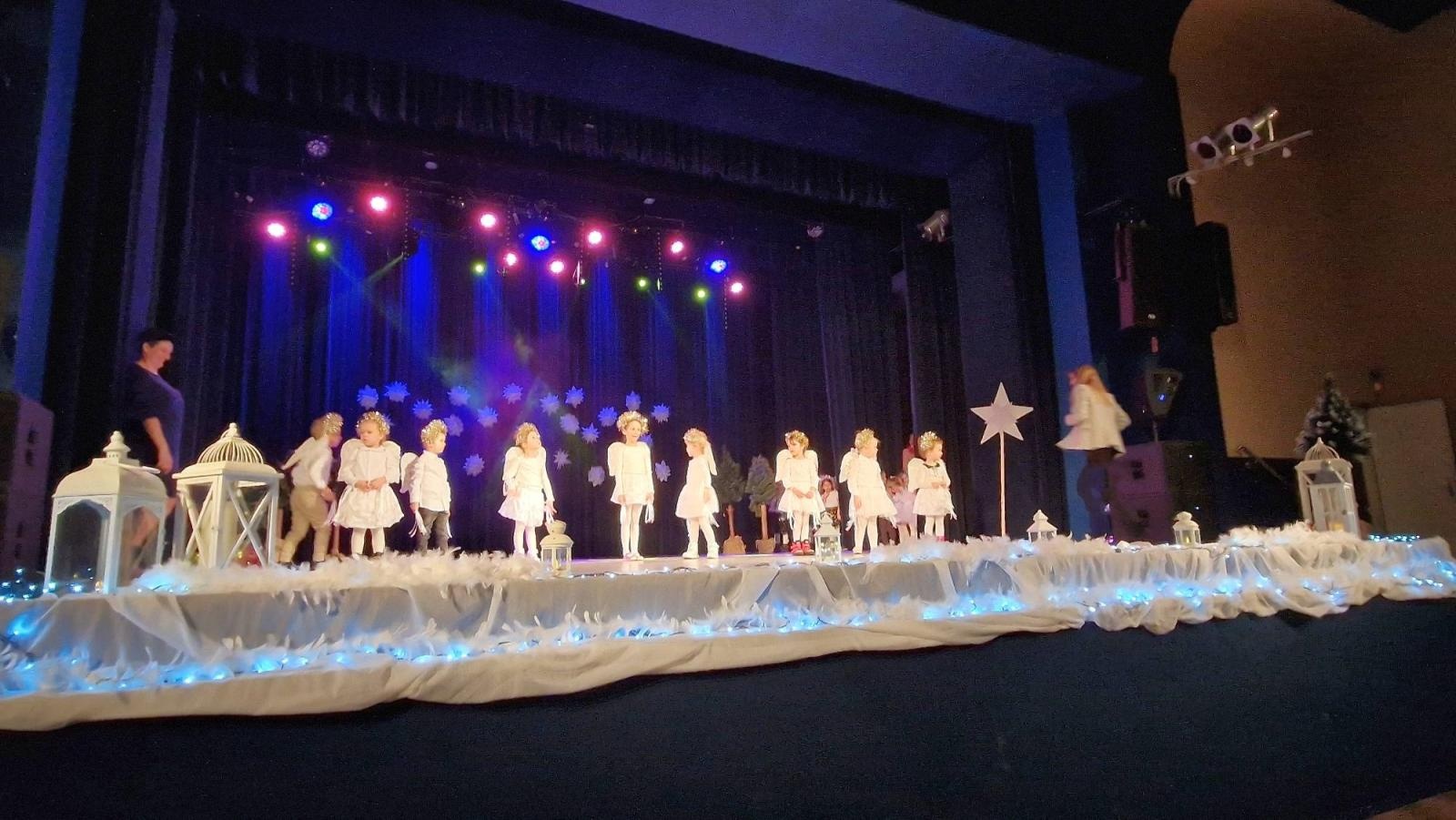 Zdjęcie w galerii na portalu naszwodzislaw.com: Pszowskie przedszkolaki w świątecznym klimacie wiadomości z regionu