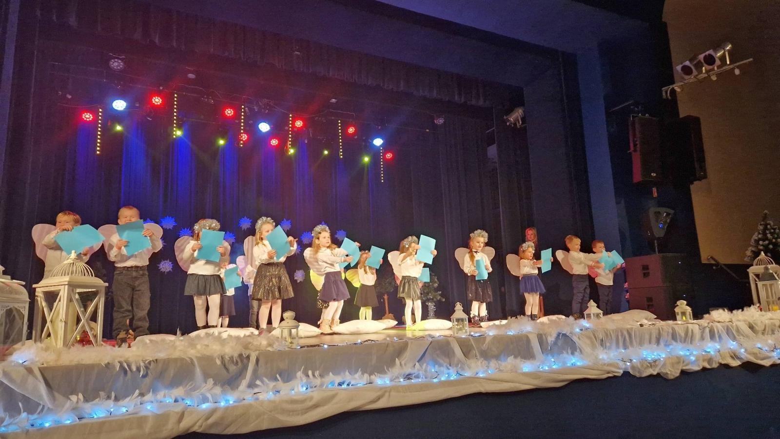 Zdjęcie w galerii na portalu naszwodzislaw.com: Pszowskie przedszkolaki w świątecznym klimacie wiadomości z regionu