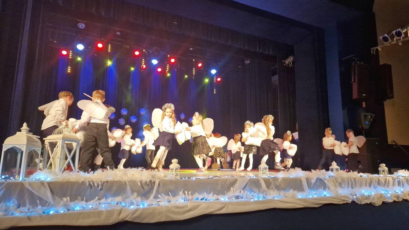 Zdjęcie w galerii na portalu naszwodzislaw.com: Pszowskie przedszkolaki w świątecznym klimacie wiadomości z regionu