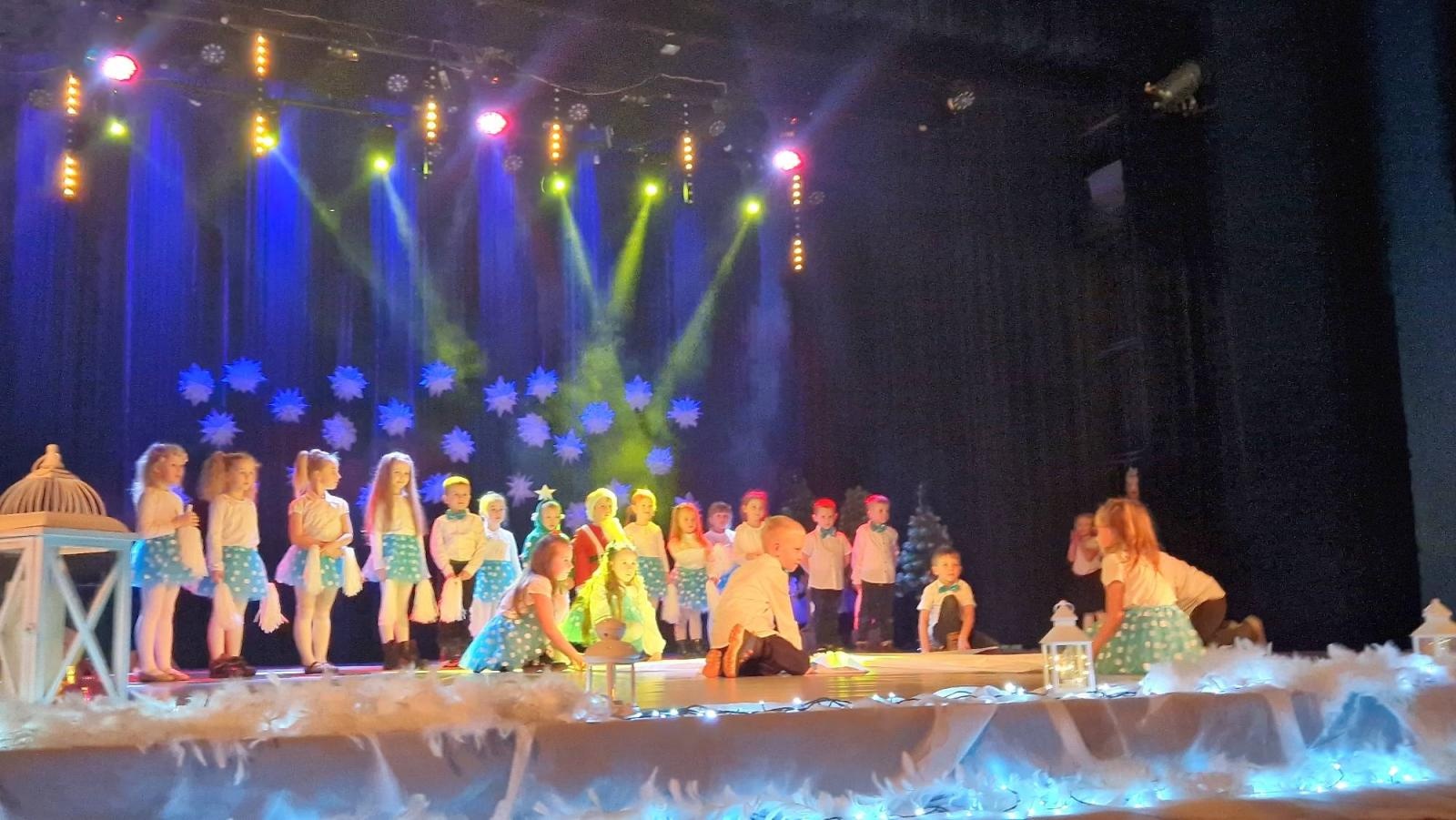 Zdjęcie w galerii na portalu naszwodzislaw.com: Pszowskie przedszkolaki w świątecznym klimacie wiadomości z regionu