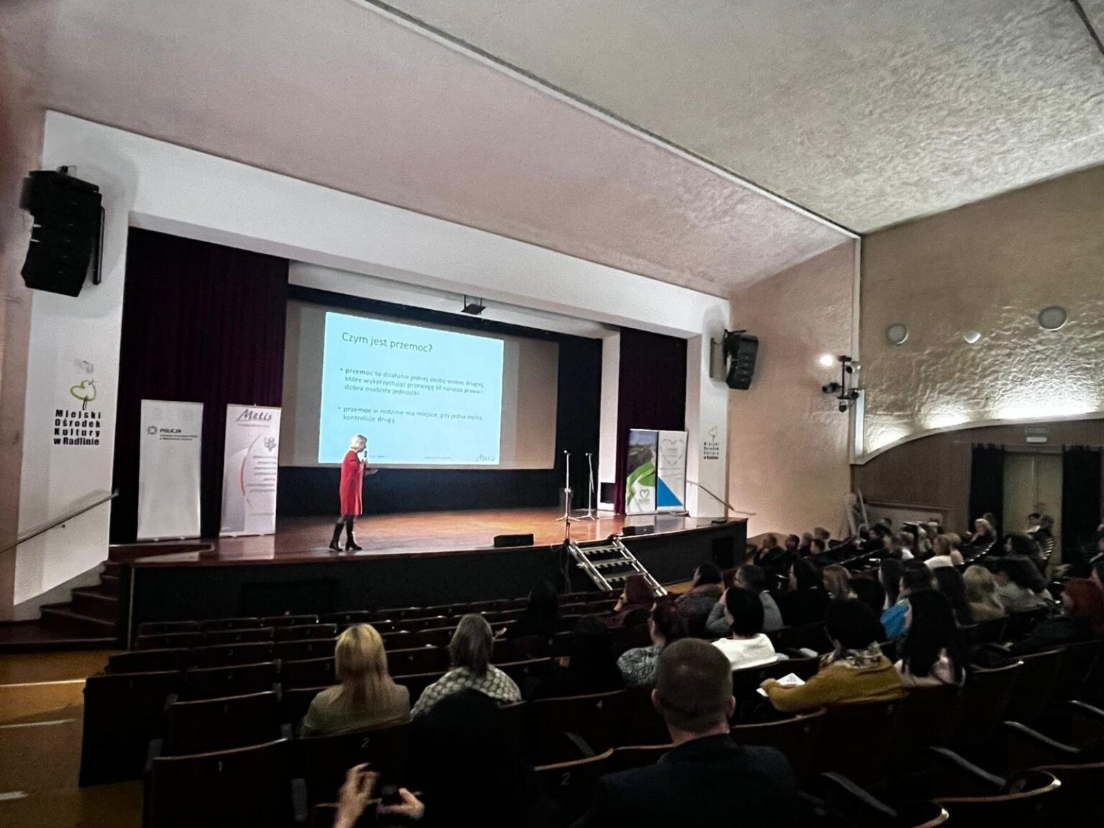 Zdjęcie w galerii na portalu naszwodzislaw.com: Konferencja ChrońMY Dzieci w Radlinie. Nowe standardy ochrony małoletnich [FOTO i WIDEO] wiadomości z regionu