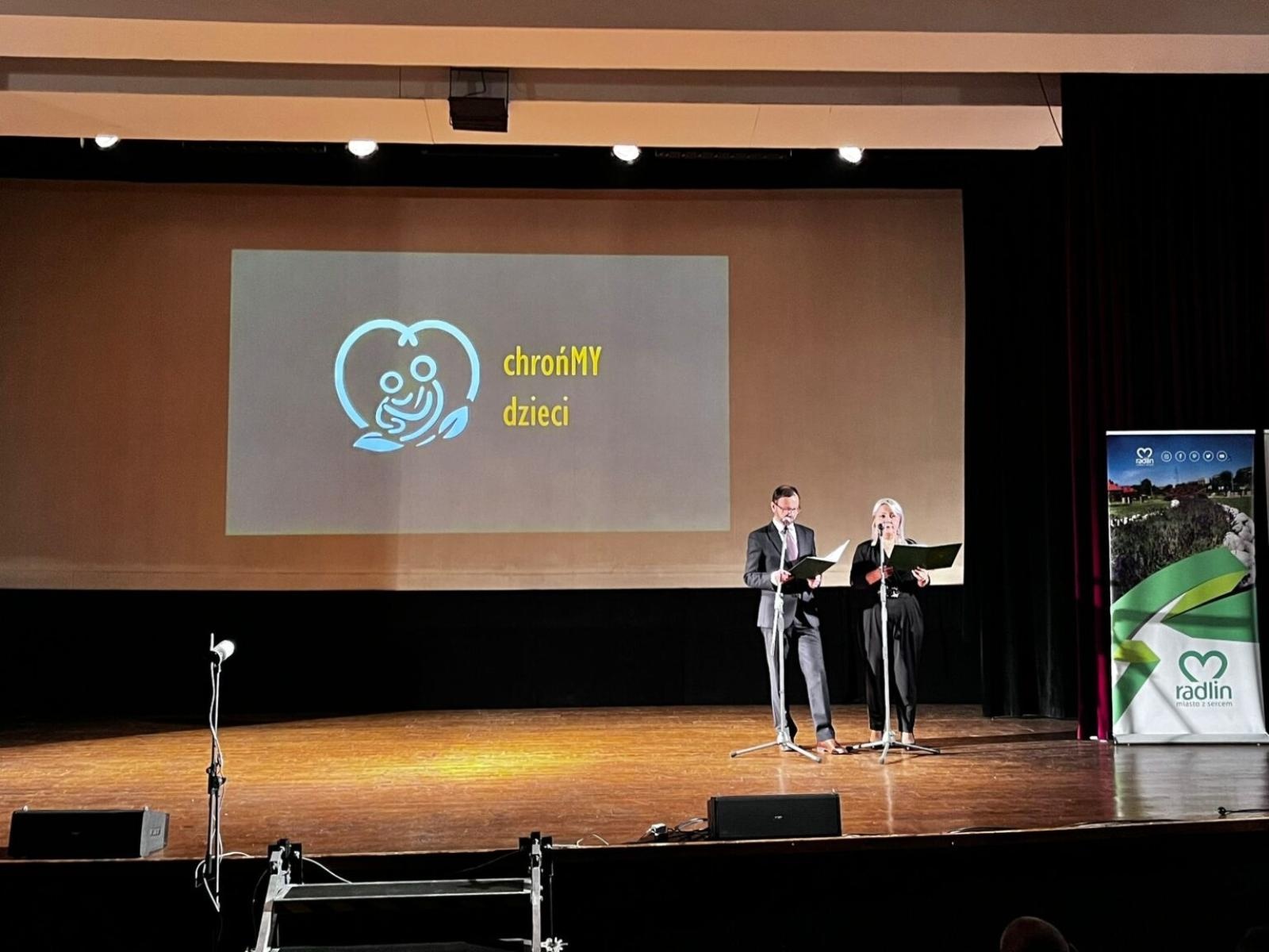 Zdjęcie w galerii na portalu naszwodzislaw.com: Konferencja ChrońMY Dzieci w Radlinie. Nowe standardy ochrony małoletnich [FOTO i WIDEO] wiadomości z regionu