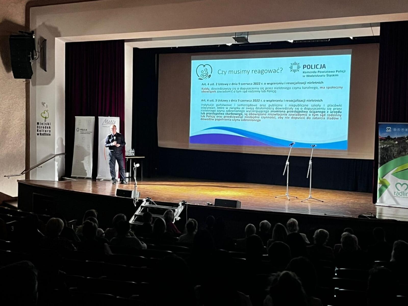 Zdjęcie w galerii na portalu naszwodzislaw.com: Konferencja ChrońMY Dzieci w Radlinie. Nowe standardy ochrony małoletnich [FOTO i WIDEO] wiadomości z regionu