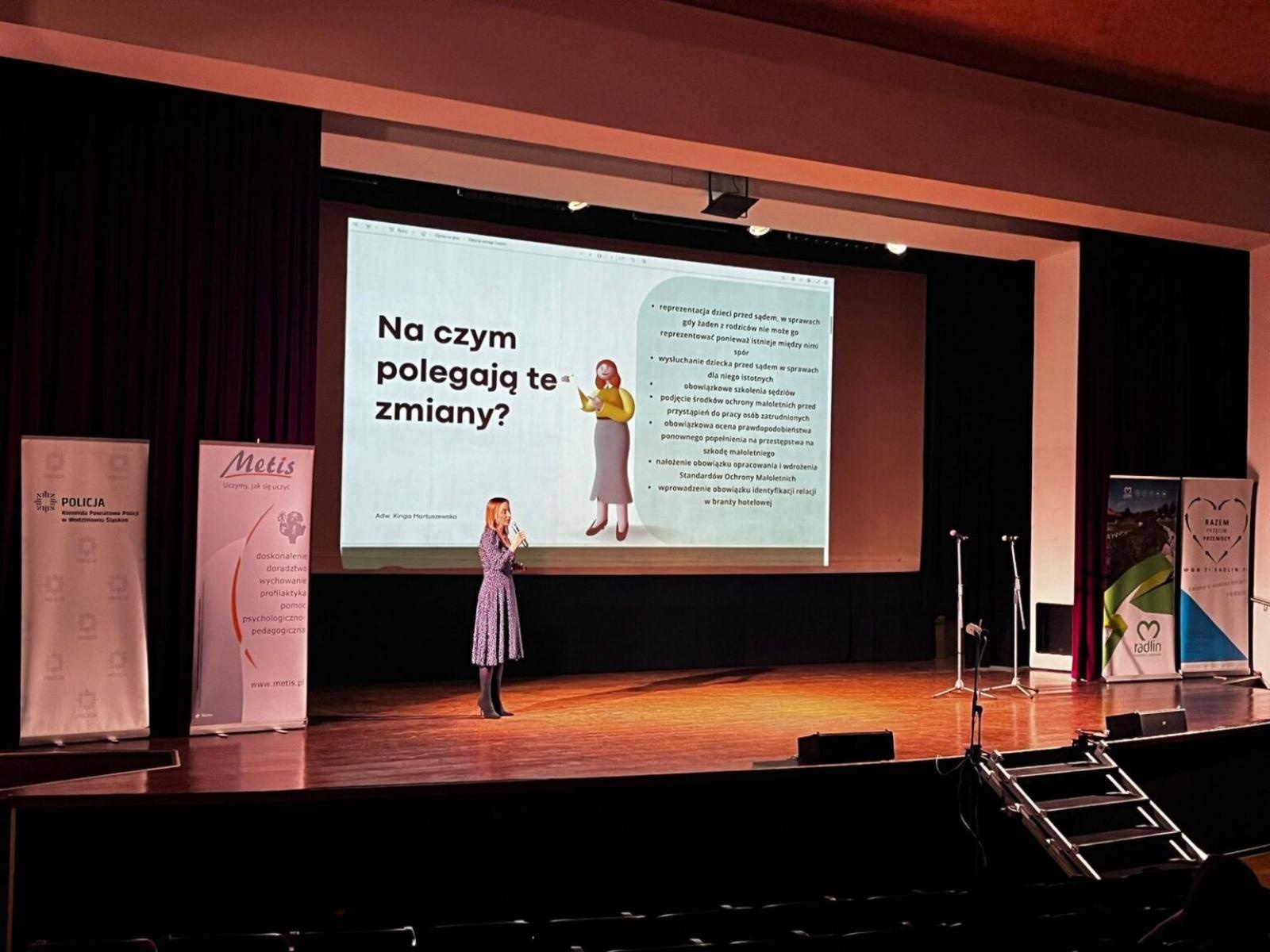 Zdjęcie w galerii na portalu naszwodzislaw.com: Konferencja ChrońMY Dzieci w Radlinie. Nowe standardy ochrony małoletnich [FOTO i WIDEO] wiadomości z regionu