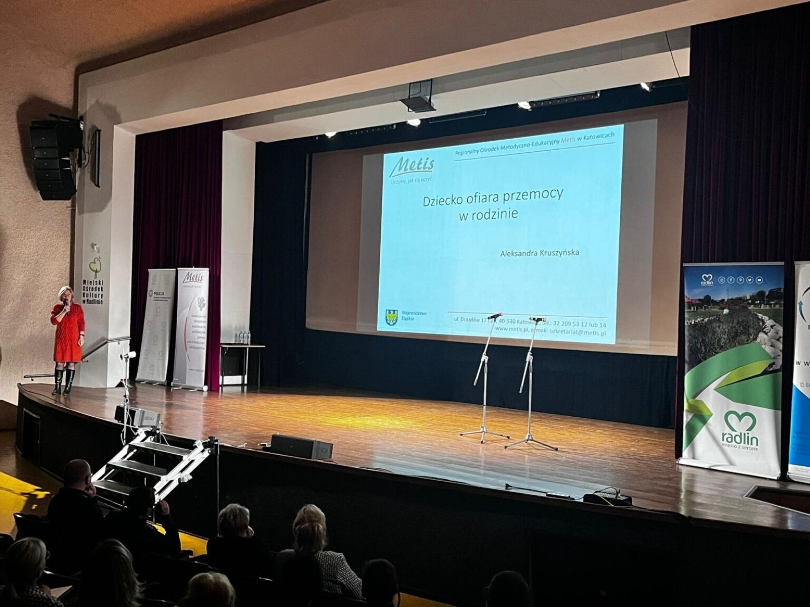 Zdjęcie w galerii na portalu naszwodzislaw.com: Konferencja ChrońMY Dzieci w Radlinie. Nowe standardy ochrony małoletnich [FOTO i WIDEO] wiadomości z regionu