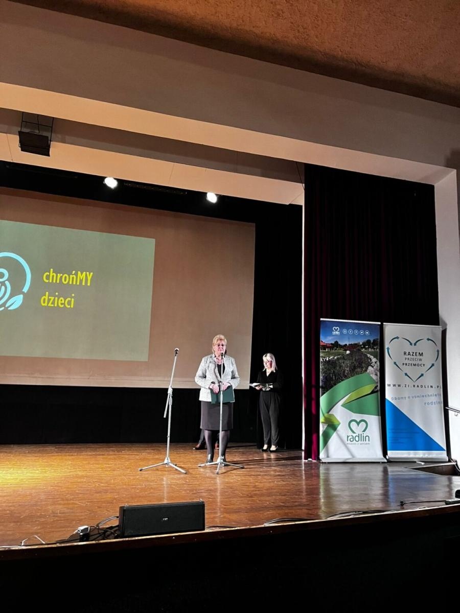 Zdjęcie w galerii na portalu naszwodzislaw.com: Konferencja ChrońMY Dzieci w Radlinie. Nowe standardy ochrony małoletnich [FOTO i WIDEO] wiadomości z regionu