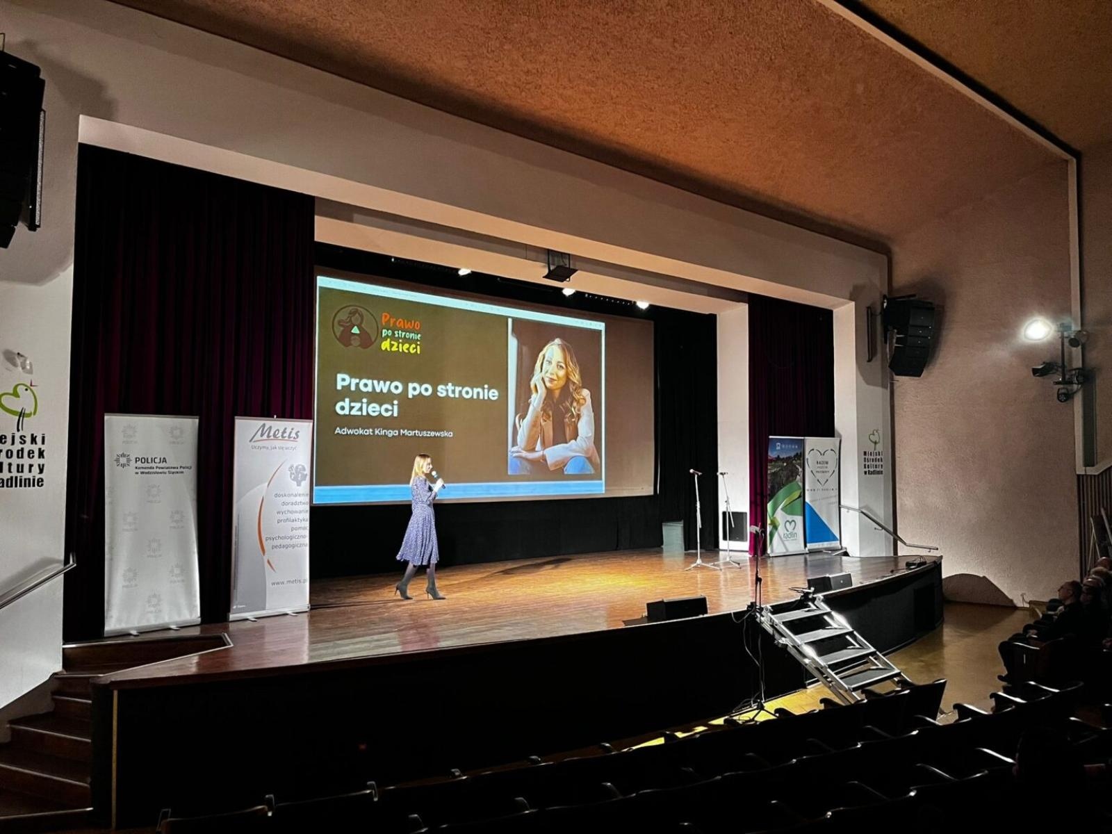 Zdjęcie w galerii na portalu naszwodzislaw.com: Konferencja ChrońMY Dzieci w Radlinie. Nowe standardy ochrony małoletnich [FOTO i WIDEO] wiadomości z regionu