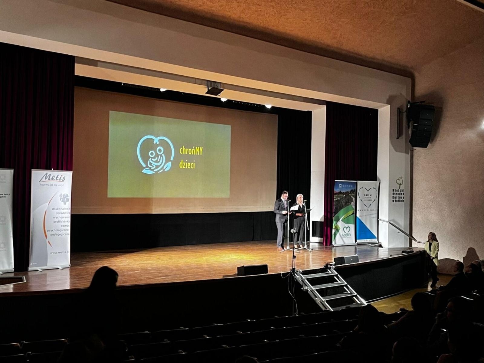 Zdjęcie w galerii na portalu naszwodzislaw.com: Konferencja ChrońMY Dzieci w Radlinie. Nowe standardy ochrony małoletnich [FOTO i WIDEO] wiadomości z regionu