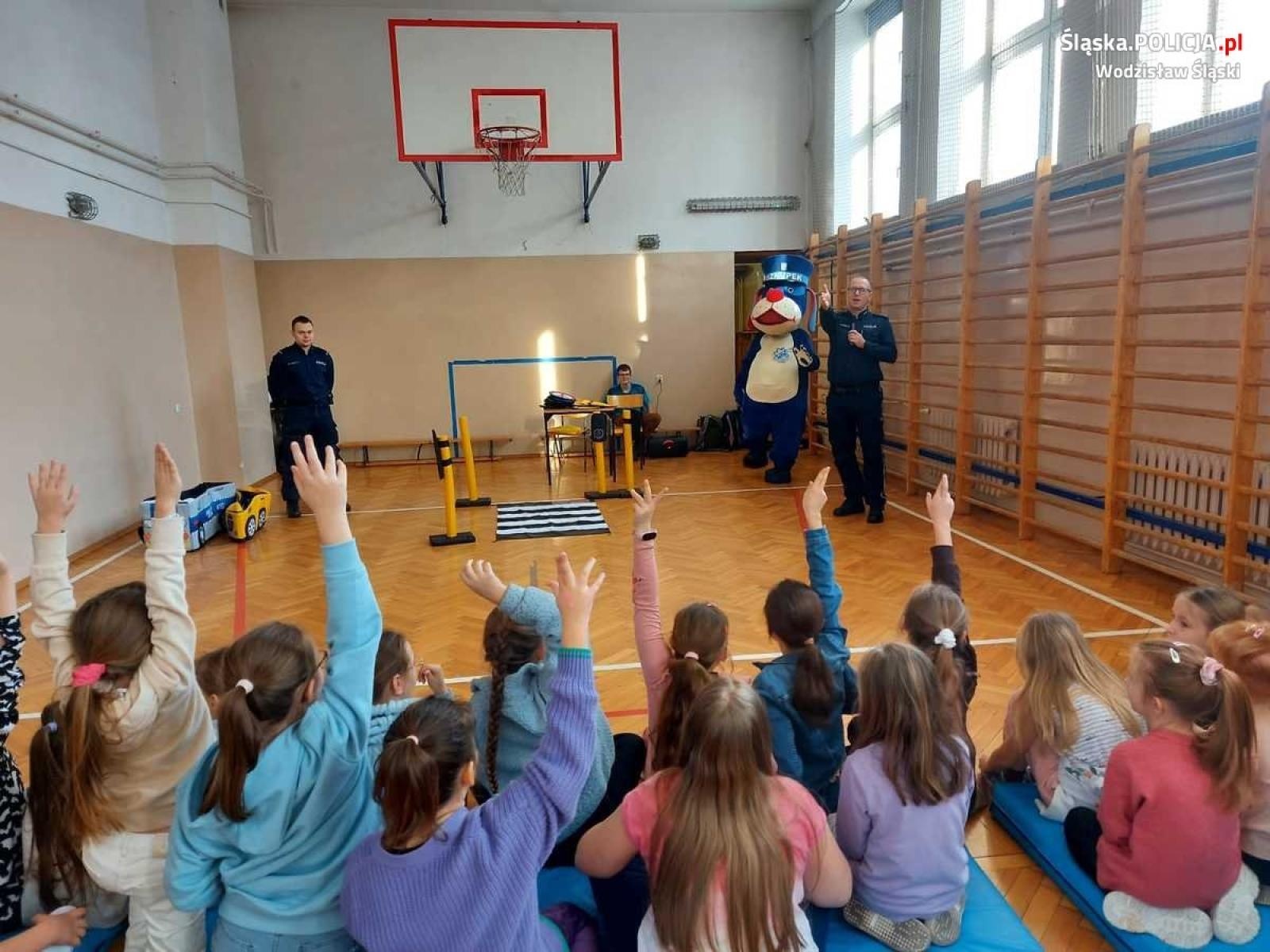 Zdjęcie w galerii na portalu naszwodzislaw.com: O bezpieczeństwie w Gogołowej z wyjątkowym gościem wiadomości z regionu