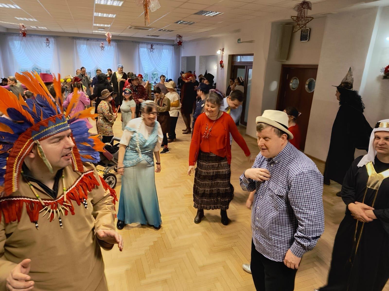 Zdjęcie w galerii na portalu naszwodzislaw.com: Bal maskowy osób z niepełnosprawnościami za nami [FOTO] wiadomości z regionu