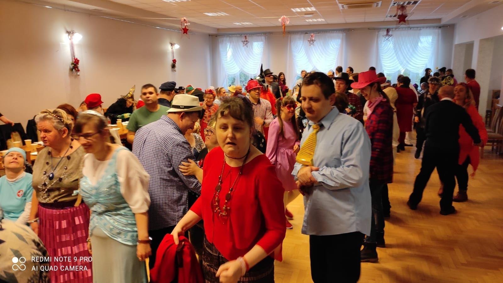 Zdjęcie w galerii na portalu naszwodzislaw.com: Bal maskowy osób z niepełnosprawnościami za nami [FOTO] wiadomości z regionu