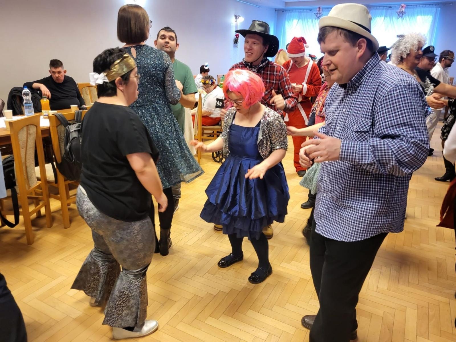 Zdjęcie w galerii na portalu naszwodzislaw.com: Bal maskowy osób z niepełnosprawnościami za nami [FOTO] wiadomości z regionu