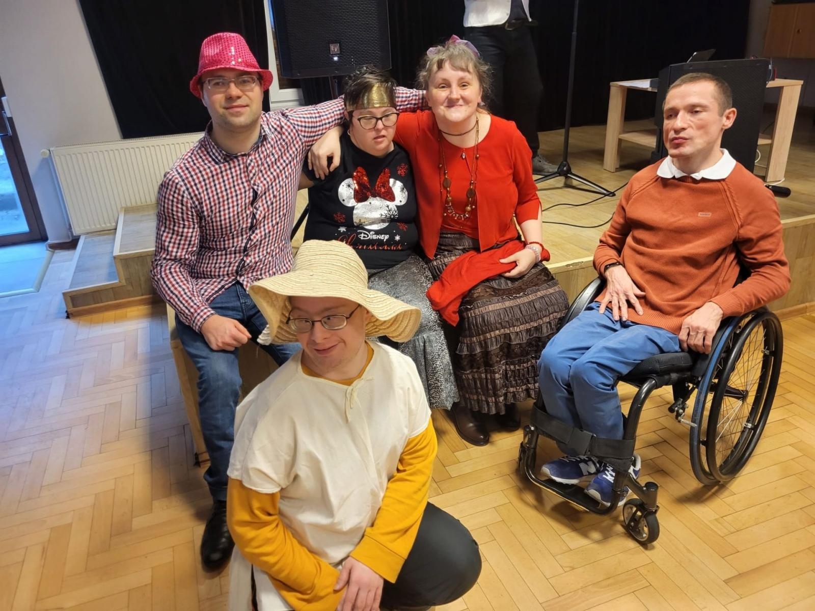 Zdjęcie w galerii na portalu naszwodzislaw.com: Bal maskowy osób z niepełnosprawnościami za nami [FOTO] wiadomości z regionu