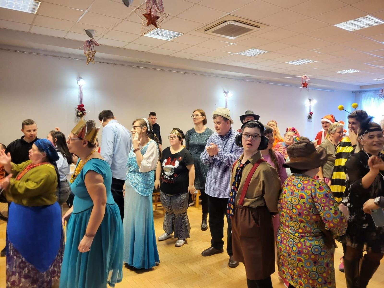 Zdjęcie w galerii na portalu naszwodzislaw.com: Bal maskowy osób z niepełnosprawnościami za nami [FOTO] wiadomości z regionu